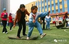 UFC格斗之夜：宋亚东技术判定胜赛胡多