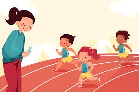 太友好了！女拳手赛前友爱互动＂