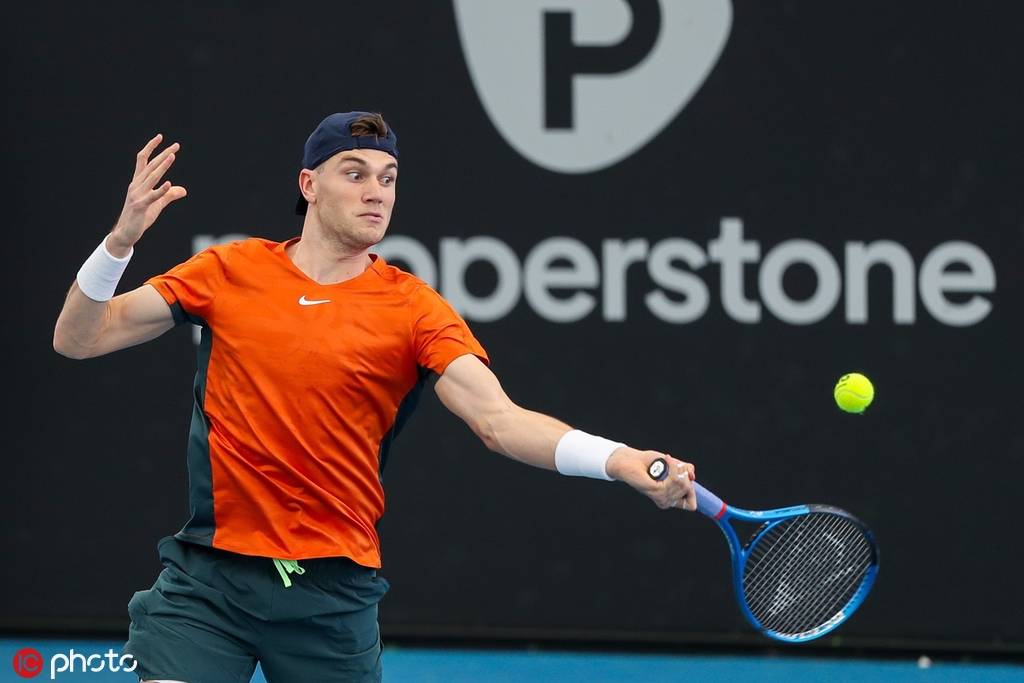 都由三名选 都由三名选